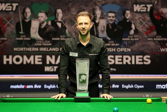 保持高度的 保持高度的