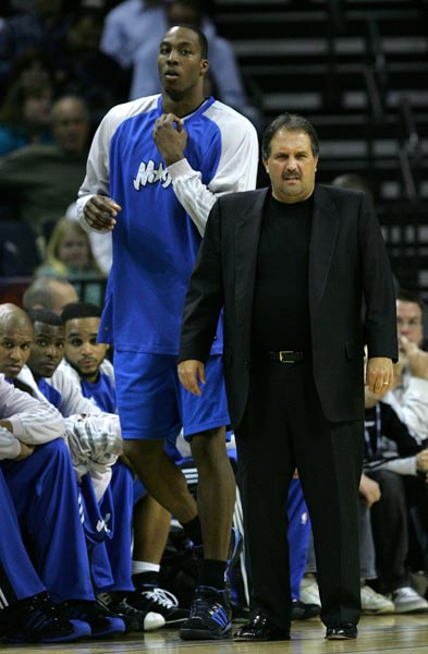 的灯光下 的灯光下